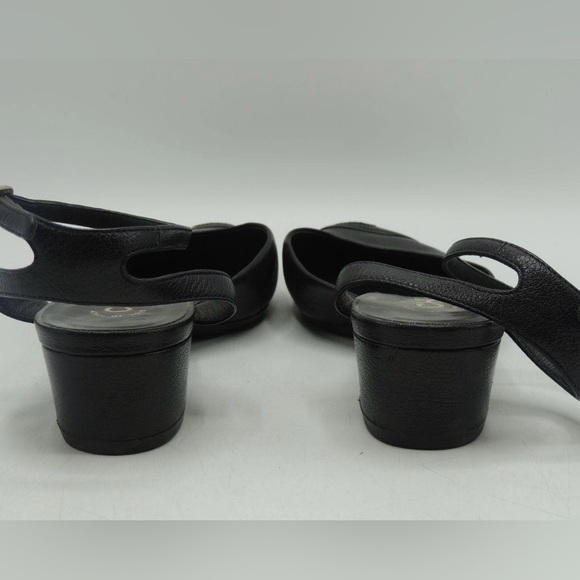 Chanel Black CC Goatskin Cap Toe Low Pumps 38.5 - Picture 9 of 10